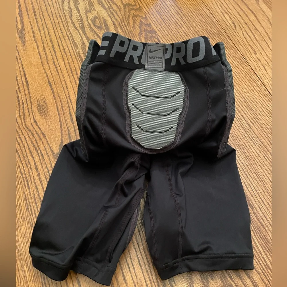 Nike Pro Buts Football Hyperstrong hard plate Core padded shorts. Size medium - Picture 3 of 5
